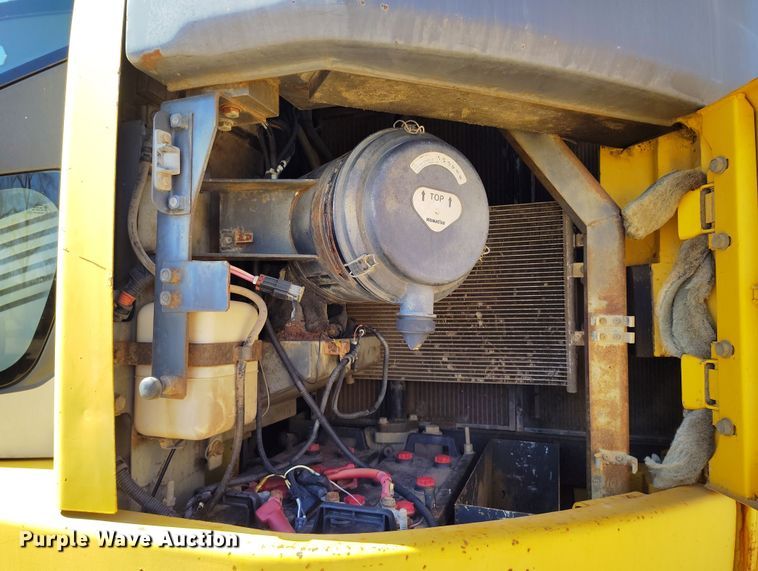 image for item DV6719 2005 Komatsu PC228USLC-3 excavator