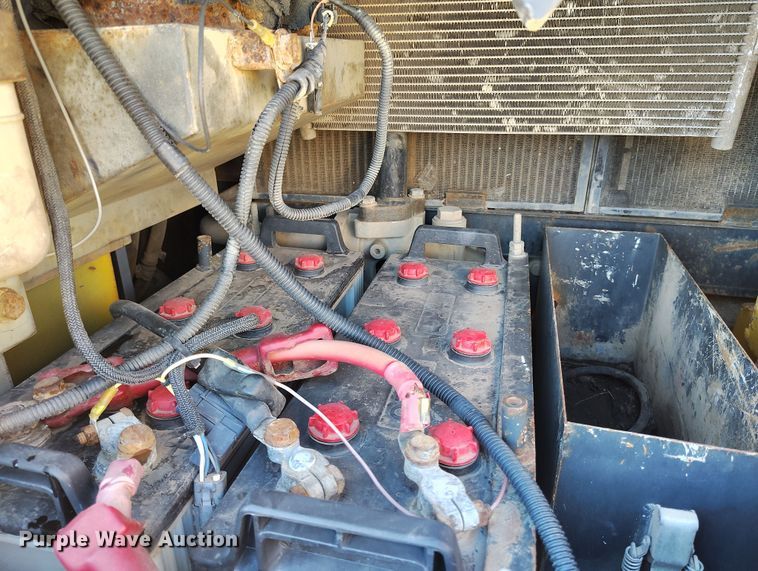 image for item DV6719 2005 Komatsu PC228USLC-3 excavator