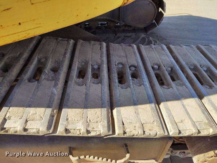 image for item DV6719 2005 Komatsu PC228USLC-3 excavator