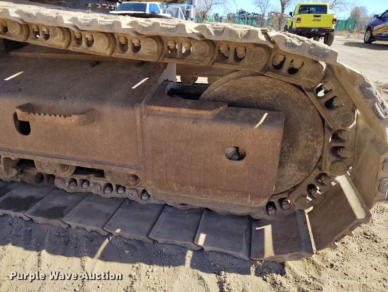 image for item DV6719 2005 Komatsu PC228USLC-3 excavator