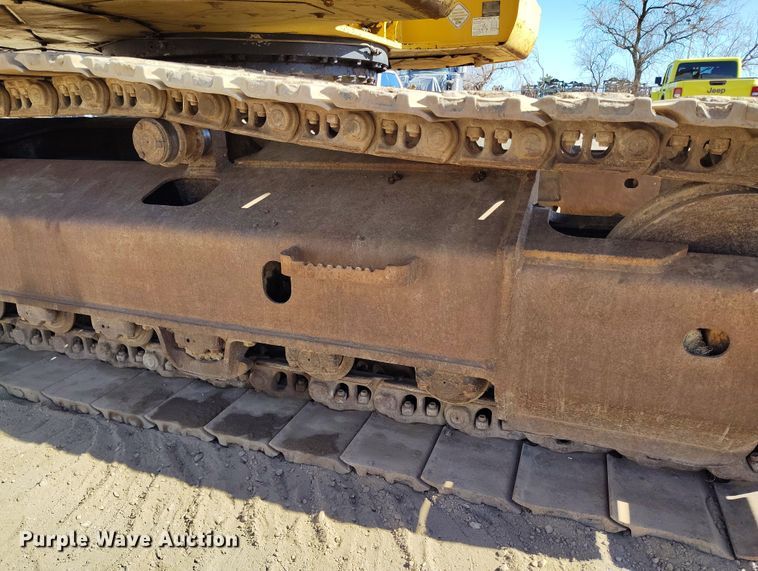 image for item DV6719 2005 Komatsu PC228USLC-3 excavator
