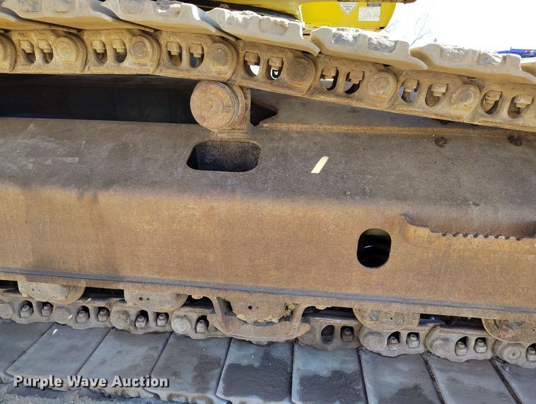 image for item DV6719 2005 Komatsu PC228USLC-3 excavator