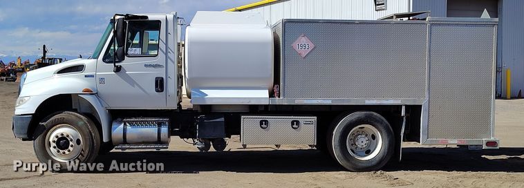 image for item DV6720 2012 International DuraStar 4400 fuel / lube truck
