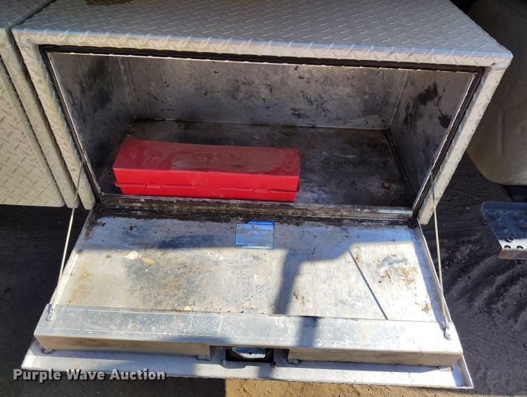 image for item DV6720 2012 International DuraStar 4400 fuel / lube truck