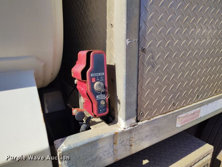 image for item DV6720 2012 International DuraStar 4400 fuel / lube truck