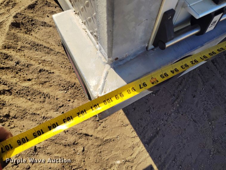 image for item DV6720 2012 International DuraStar 4400 fuel / lube truck