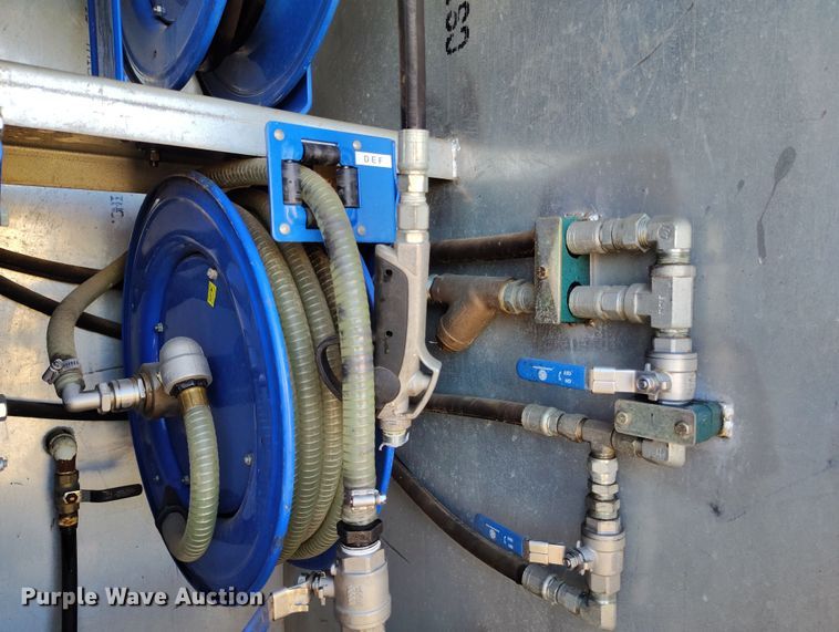 image for item DV6720 2012 International DuraStar 4400 fuel / lube truck