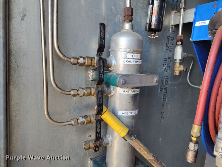 image for item DV6720 2012 International DuraStar 4400 fuel / lube truck