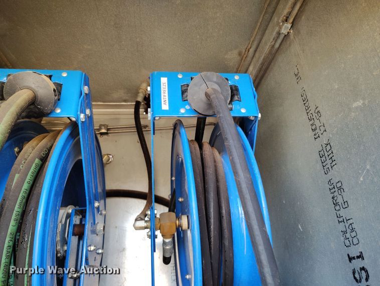 image for item DV6720 2012 International DuraStar 4400 fuel / lube truck