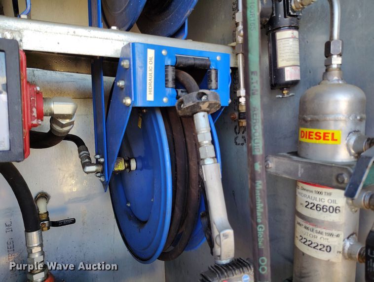 image for item DV6720 2012 International DuraStar 4400 fuel / lube truck