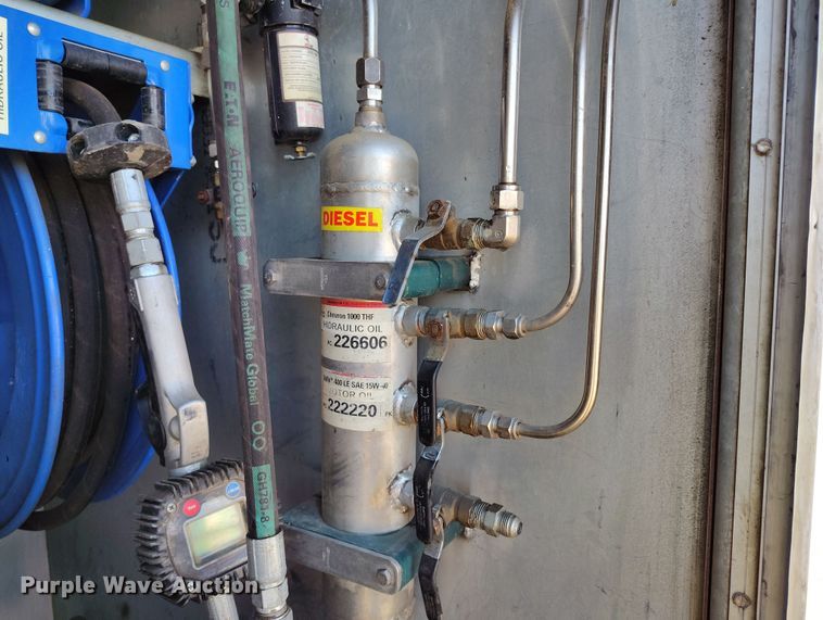 image for item DV6720 2012 International DuraStar 4400 fuel / lube truck