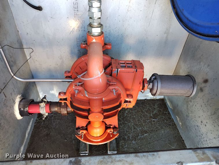 image for item DV6720 2012 International DuraStar 4400 fuel / lube truck