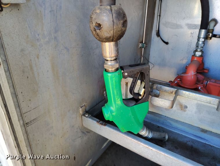 image for item DV6720 2012 International DuraStar 4400 fuel / lube truck