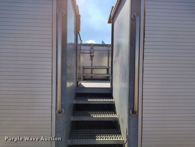 image for item DV6720 2012 International DuraStar 4400 fuel / lube truck