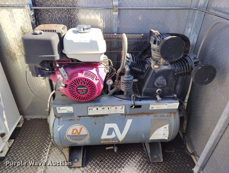 image for item DV6720 2012 International DuraStar 4400 fuel / lube truck