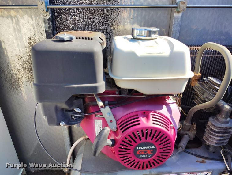 image for item DV6720 2012 International DuraStar 4400 fuel / lube truck