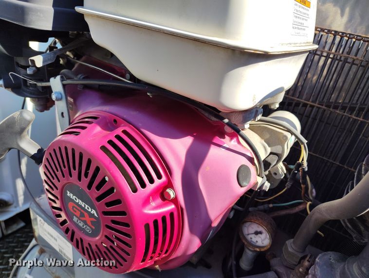 image for item DV6720 2012 International DuraStar 4400 fuel / lube truck