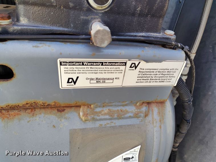 image for item DV6720 2012 International DuraStar 4400 fuel / lube truck