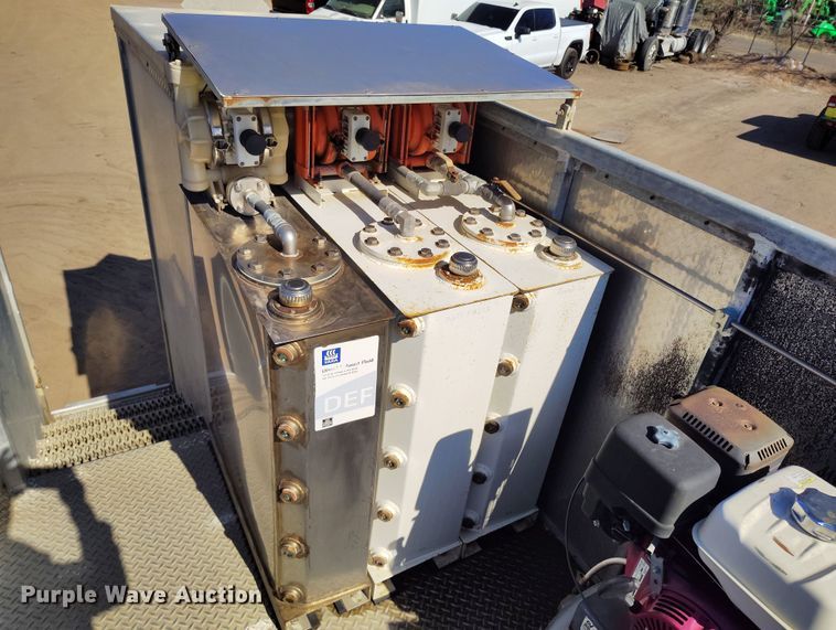 image for item DV6720 2012 International DuraStar 4400 fuel / lube truck