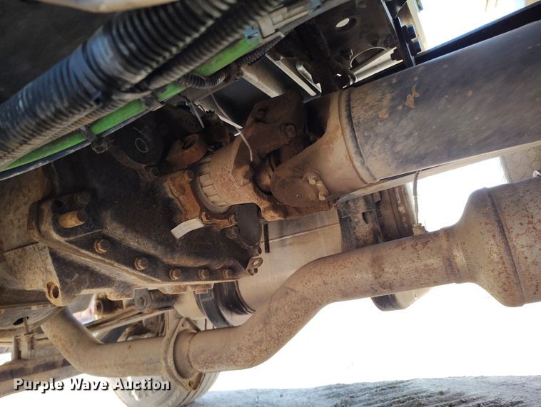 image for item DV6720 2012 International DuraStar 4400 fuel / lube truck