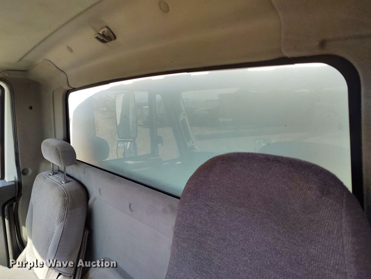 image for item DV6720 2012 International DuraStar 4400 fuel / lube truck