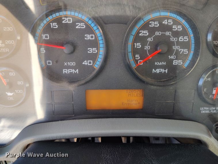 image for item DV6720 2012 International DuraStar 4400 fuel / lube truck