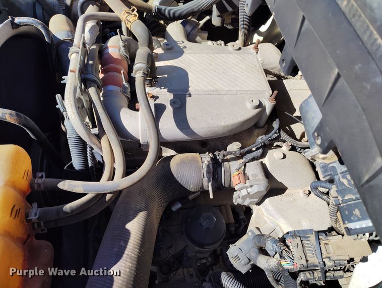 image for item DV6720 2012 International DuraStar 4400 fuel / lube truck