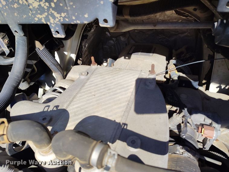 image for item DV6720 2012 International DuraStar 4400 fuel / lube truck