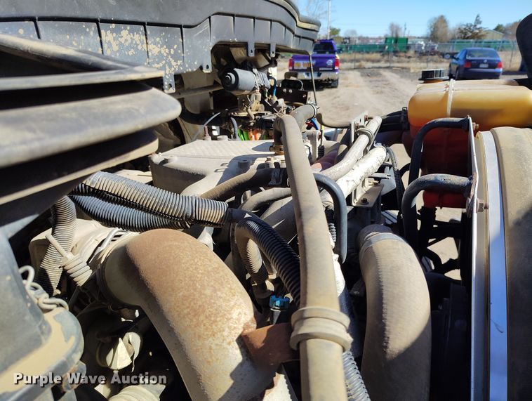 image for item DV6720 2012 International DuraStar 4400 fuel / lube truck