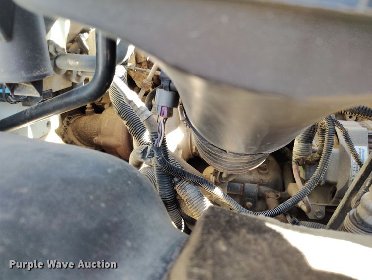 image for item DV6720 2012 International DuraStar 4400 fuel / lube truck