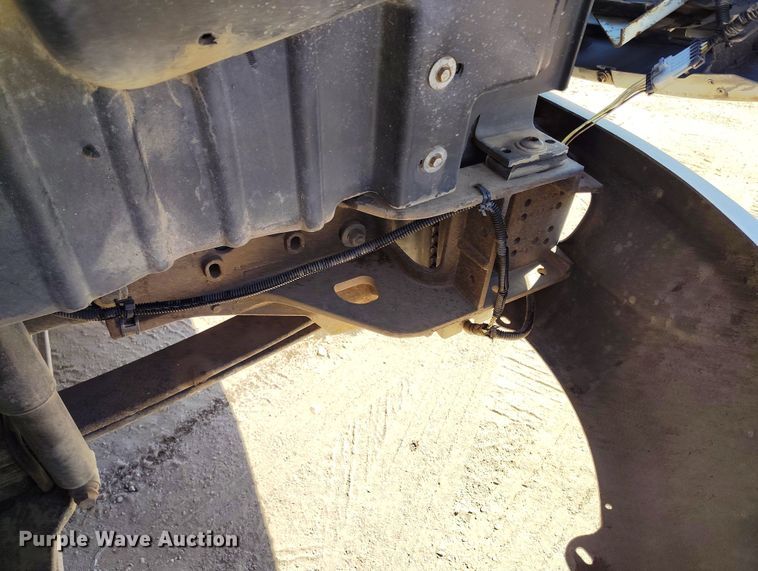 image for item DV6720 2012 International DuraStar 4400 fuel / lube truck