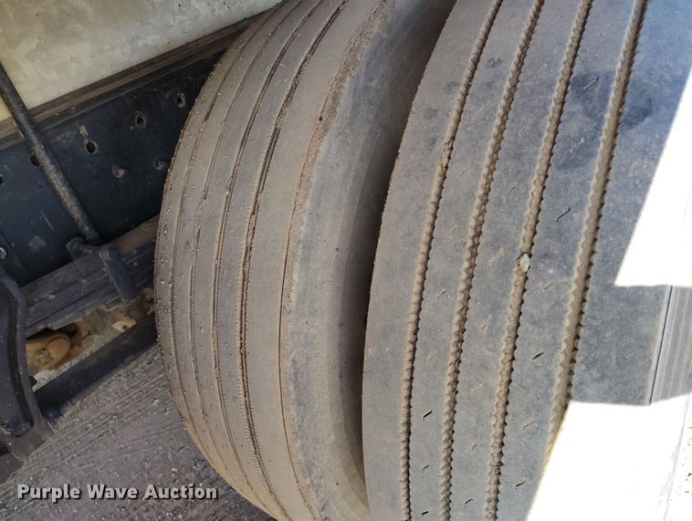 image for item DV6720 2012 International DuraStar 4400 fuel / lube truck