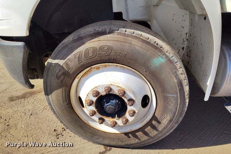 image for item DV6720 2012 International DuraStar 4400 fuel / lube truck