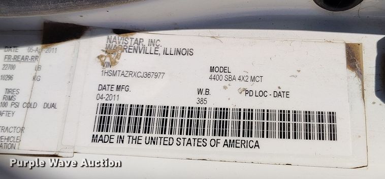 image for item DV6720 2012 International DuraStar 4400 fuel / lube truck
