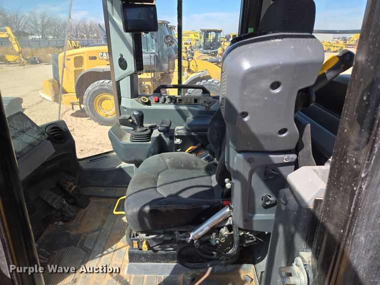 image for item DW1812 2021 Caterpillar 982 wheel loader