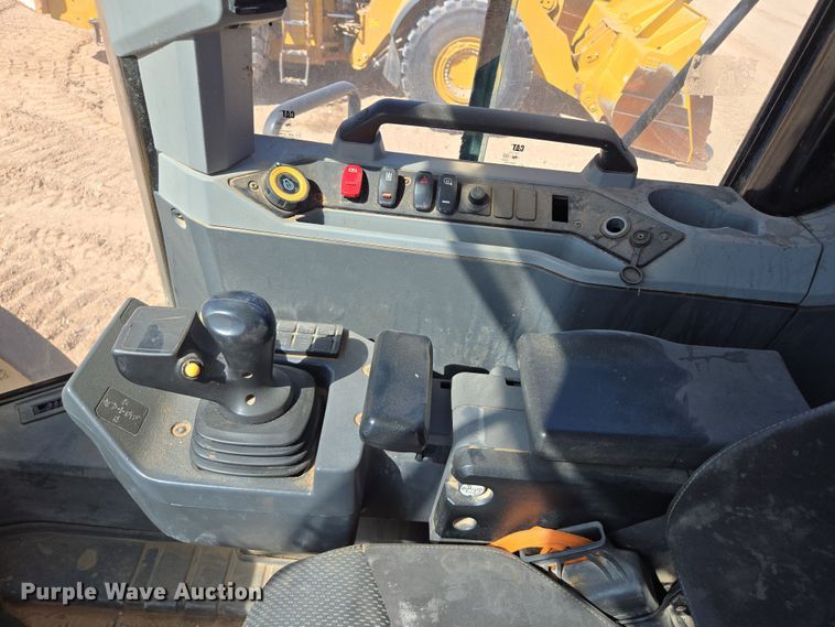 image for item DW1812 2021 Caterpillar 982 wheel loader