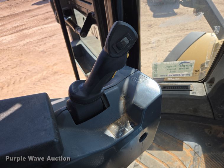 image for item DW1812 2021 Caterpillar 982 wheel loader