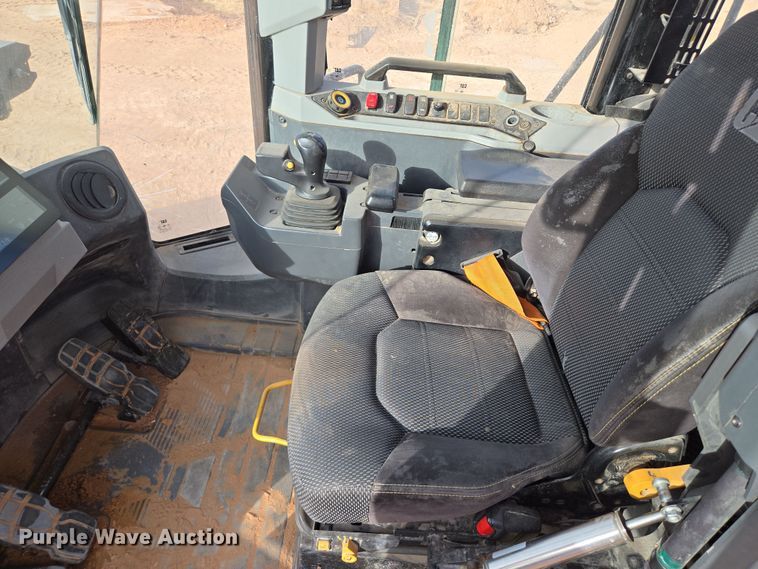 image for item DW1813 2022 Caterpillar 982 wheel loader