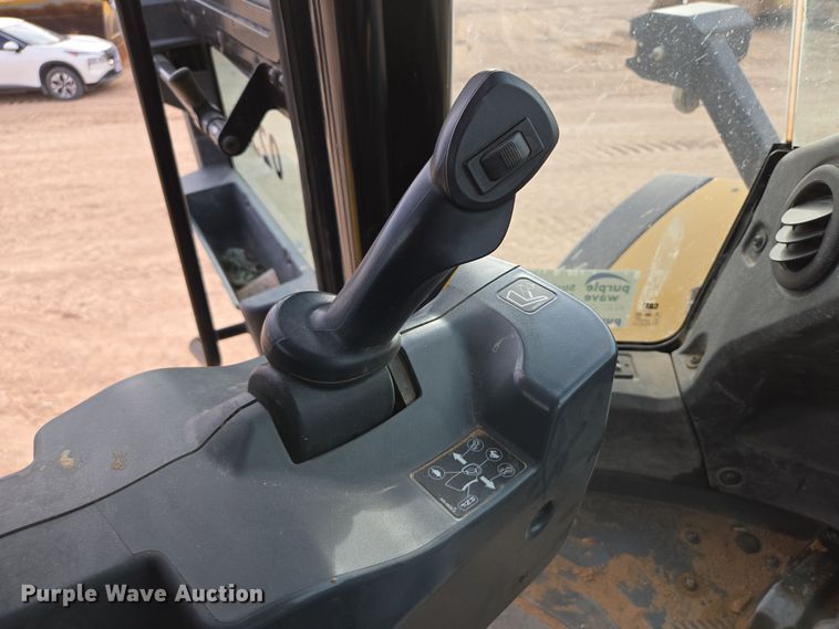 image for item DW1813 2022 Caterpillar 982 wheel loader