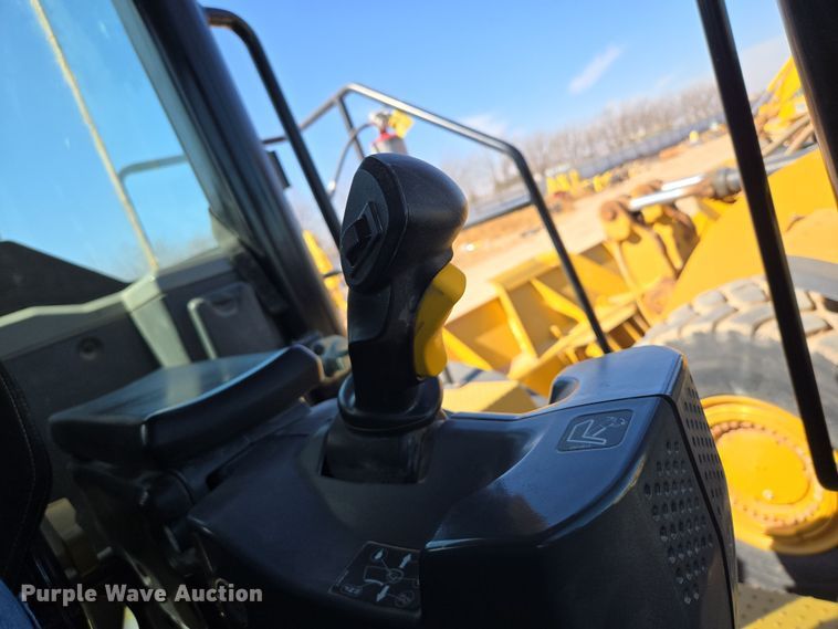 image for item DW1814 2021 Caterpillar 982M wheel loader