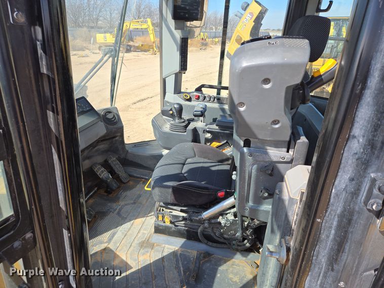 image for item DW1815 2022 Caterpillar 982 wheel loader