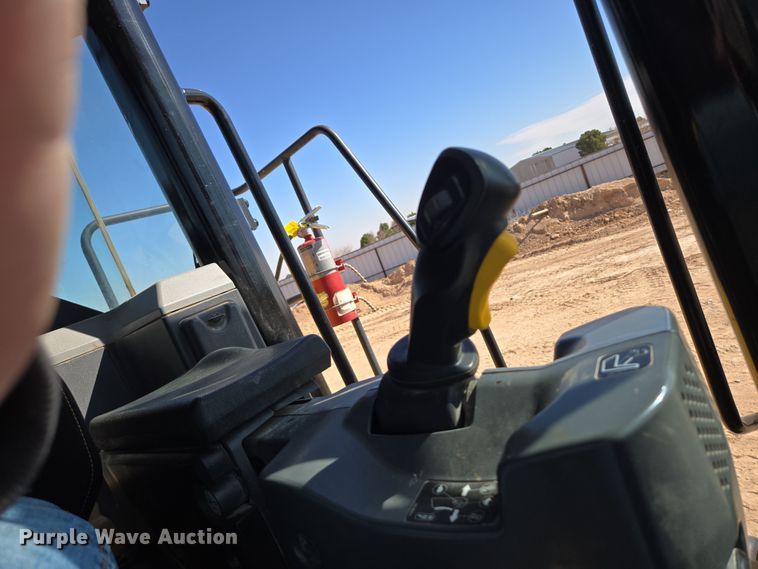 image for item DW1815 2022 Caterpillar 982 wheel loader