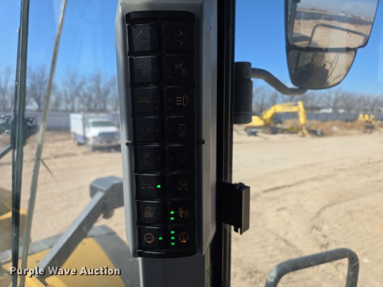 image for item DW1815 2022 Caterpillar 982 wheel loader