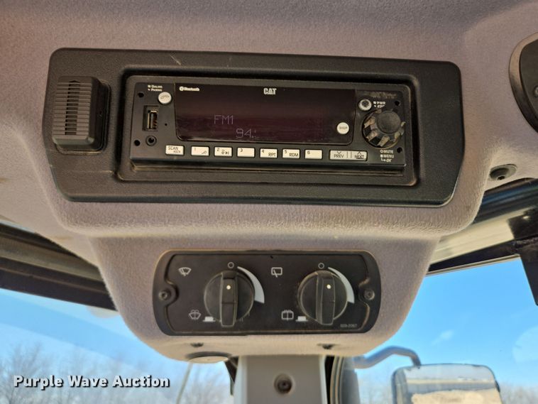 image for item DW1815 2022 Caterpillar 982 wheel loader