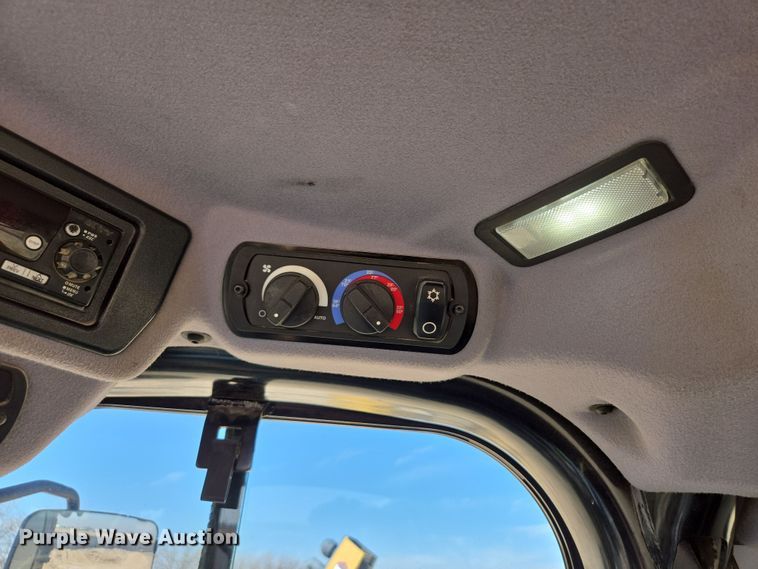 image for item DW1815 2022 Caterpillar 982 wheel loader