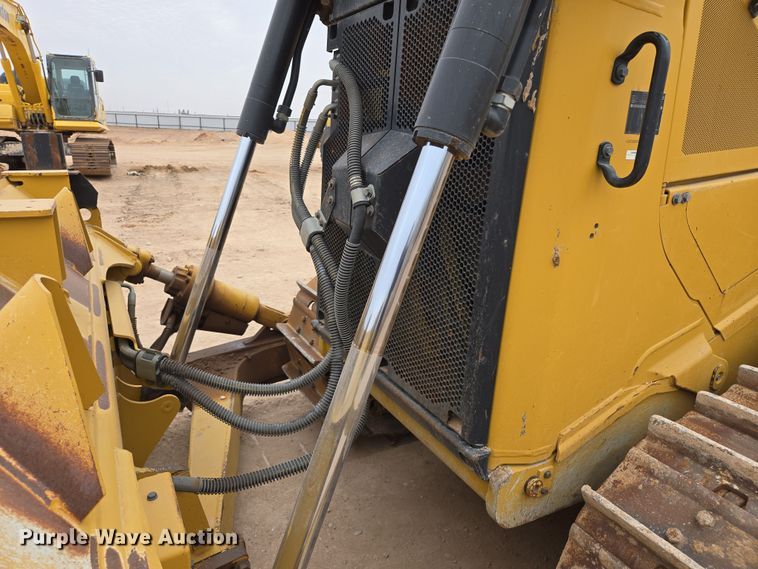 image for item DW1817 2020 Caterpillar D6 dozer
