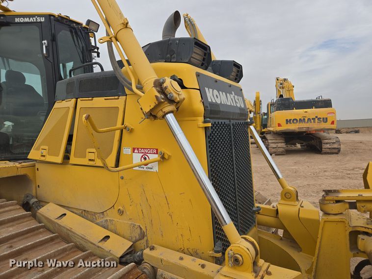 image for item DW1822 2019 Komatsu D65PX-18 dozer
