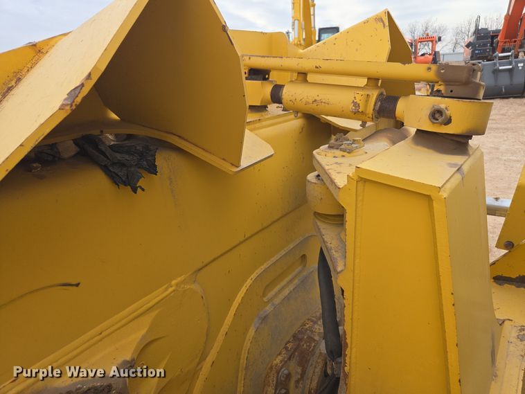 image for item DW1822 2019 Komatsu D65PX-18 dozer