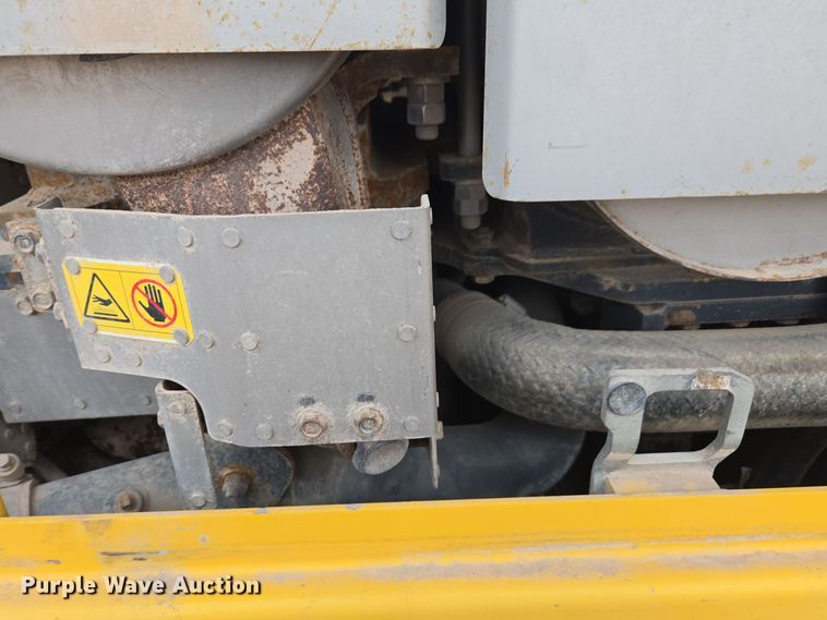 image for item DW1822 2019 Komatsu D65PX-18 dozer