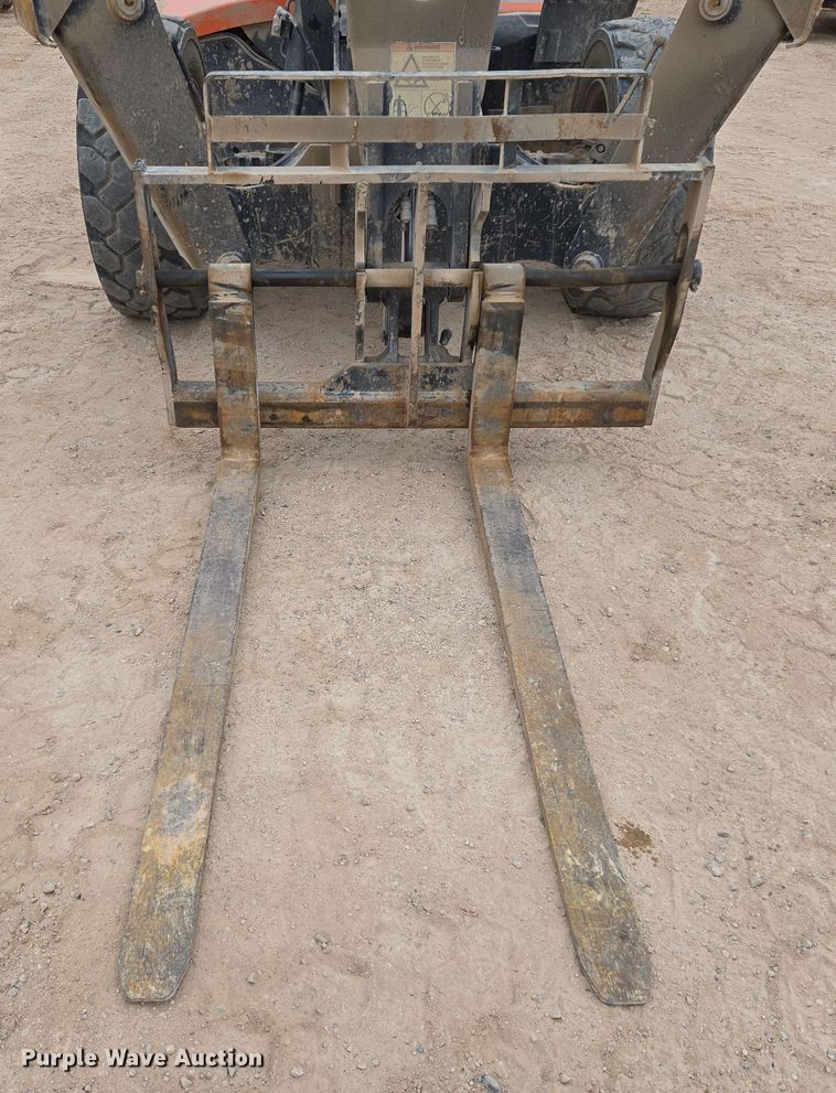 image for item DW1827 2019 JLG 1055 telehandler